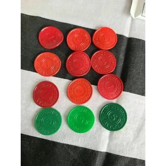 Vintage Plastic Missouri Sales Tax Tokens‎ Red and Green - Picture 1 of 3